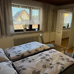 Ursula Velden וולדן אם וורתרסי