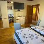 Ursula Velden וולדן אם וורתרסי