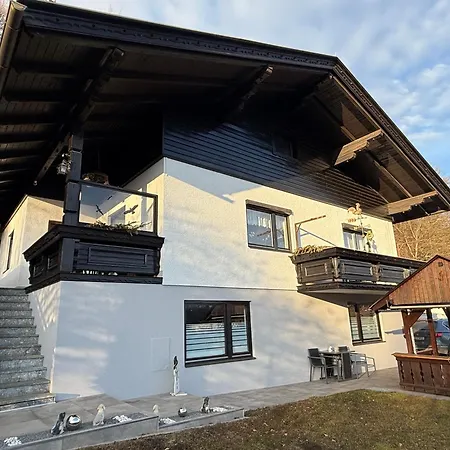 Ursula Velden * וולדן אם וורתרסי